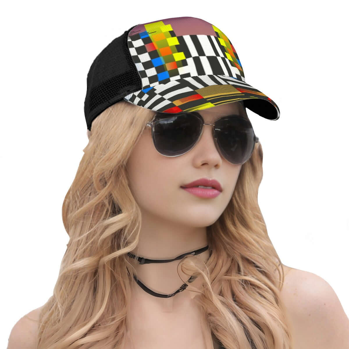 Baseballkappe mit Mesh-Einsatz, buntes Design, moderner Stil, Polyester-Twill, atmungsaktiv und angenehm zu tragen.