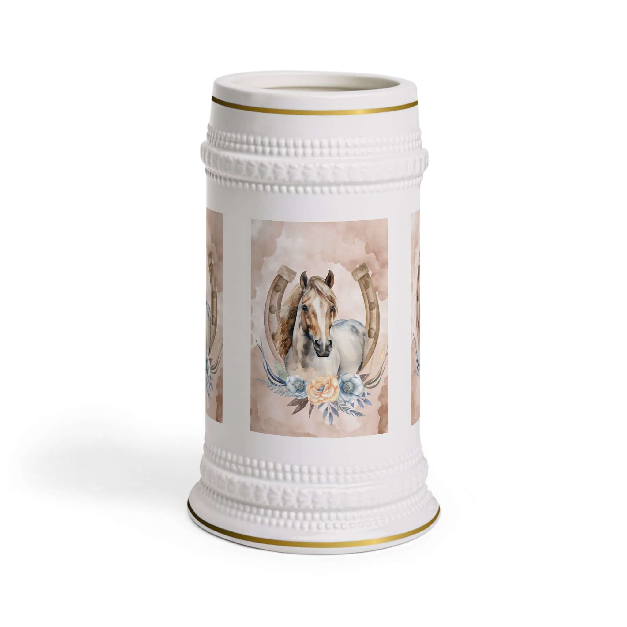 Bierkrug aus Keramik mit Pferde- und Hufeisenmotiv – Aquarell-Reitmotiv Ein Bierkrug, der nicht nur praktisch ist, sondern auch mit einem eleganten und künstlerischen Motiv begeistert. Das Aquarell-Design mit Pferd und Hufeisen macht ihn zu einem besonder