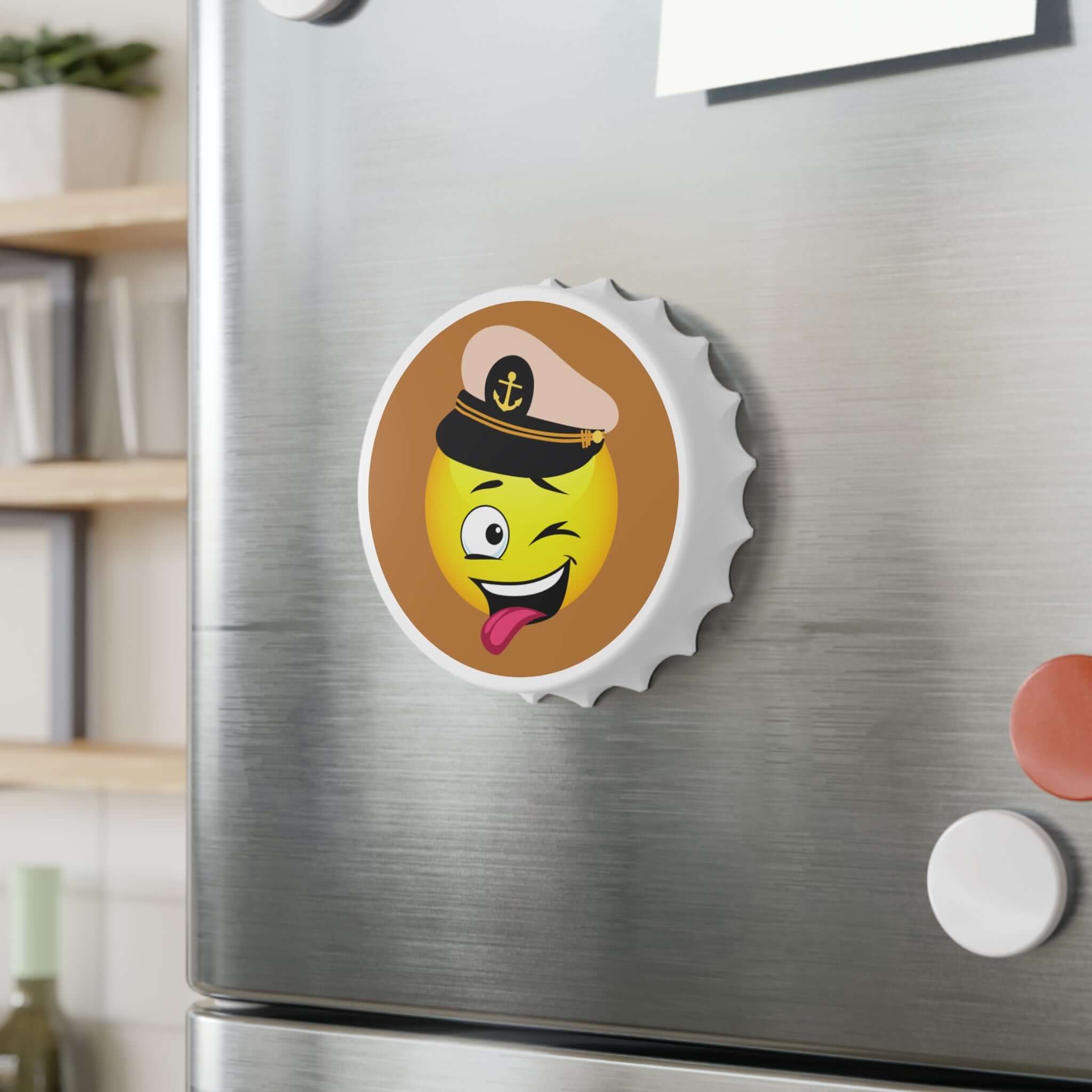 Lustiger Flaschenöffner mit Kapitän-Emoji Ein Flaschenöffner, der nicht nur praktisch ist, sondern auch für gute Laune sorgt. Mit dem Kapitän-Emoji-Design wird er zum originellen Begleiter für gesellige Abende. Design: Kapitän-Emoji mit maritimem Flair –