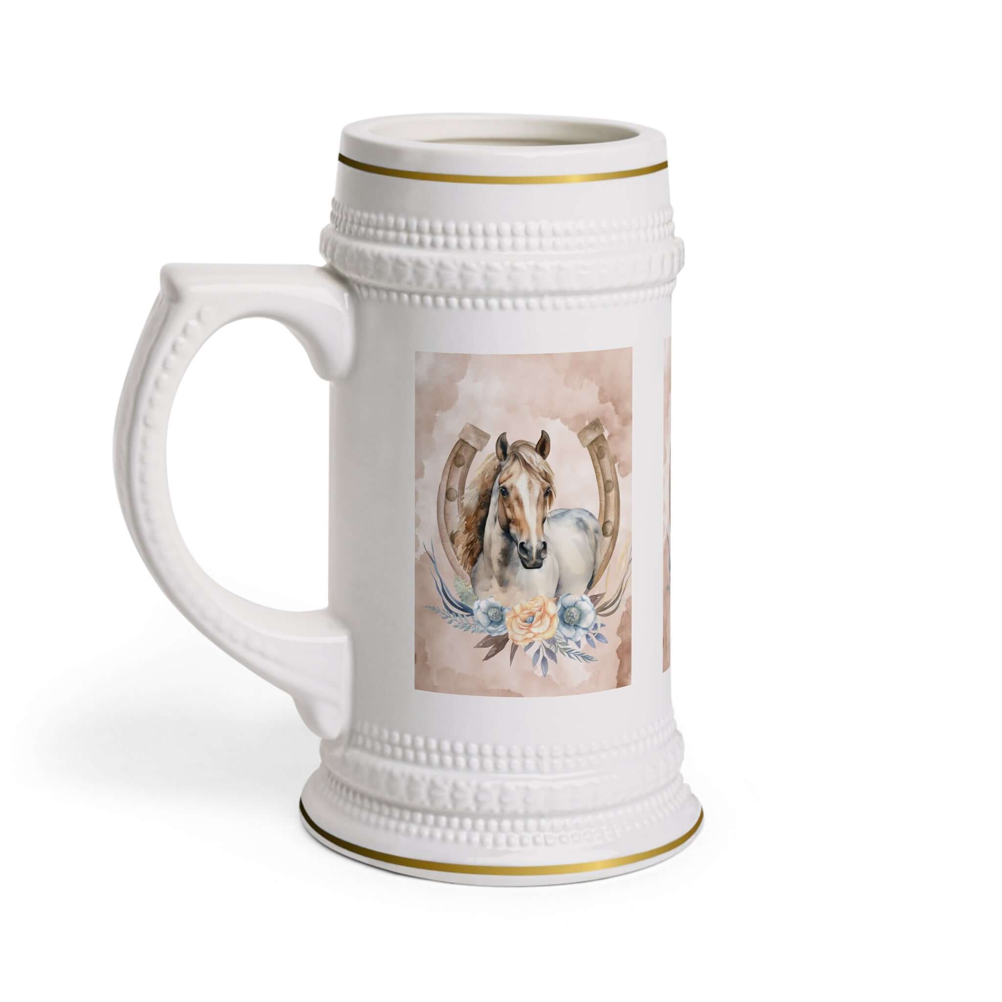 Bierkrug aus Keramik mit Pferde- und Hufeisenmotiv – Aquarell-Reitmotiv Ein Bierkrug, der nicht nur praktisch ist, sondern auch mit einem eleganten und künstlerischen Motiv begeistert. Das Aquarell-Design mit Pferd und Hufeisen macht ihn zu einem besonder