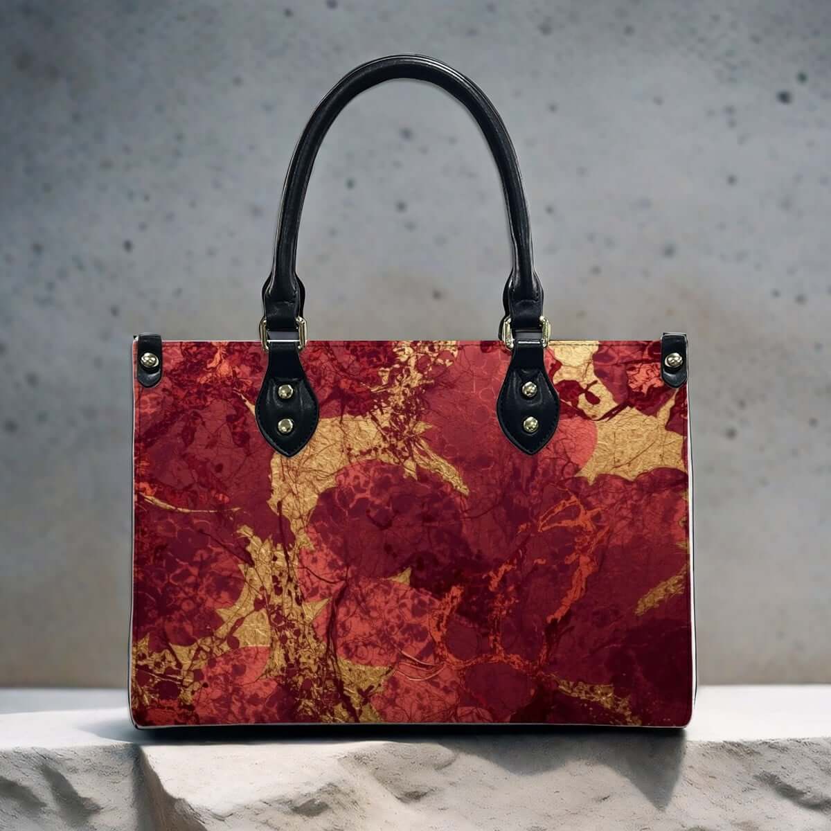 PU Tote Bag for Women with red and gold pattern, black handles, and zipper. View details für PU-Tragetasche für Damen ansehen.