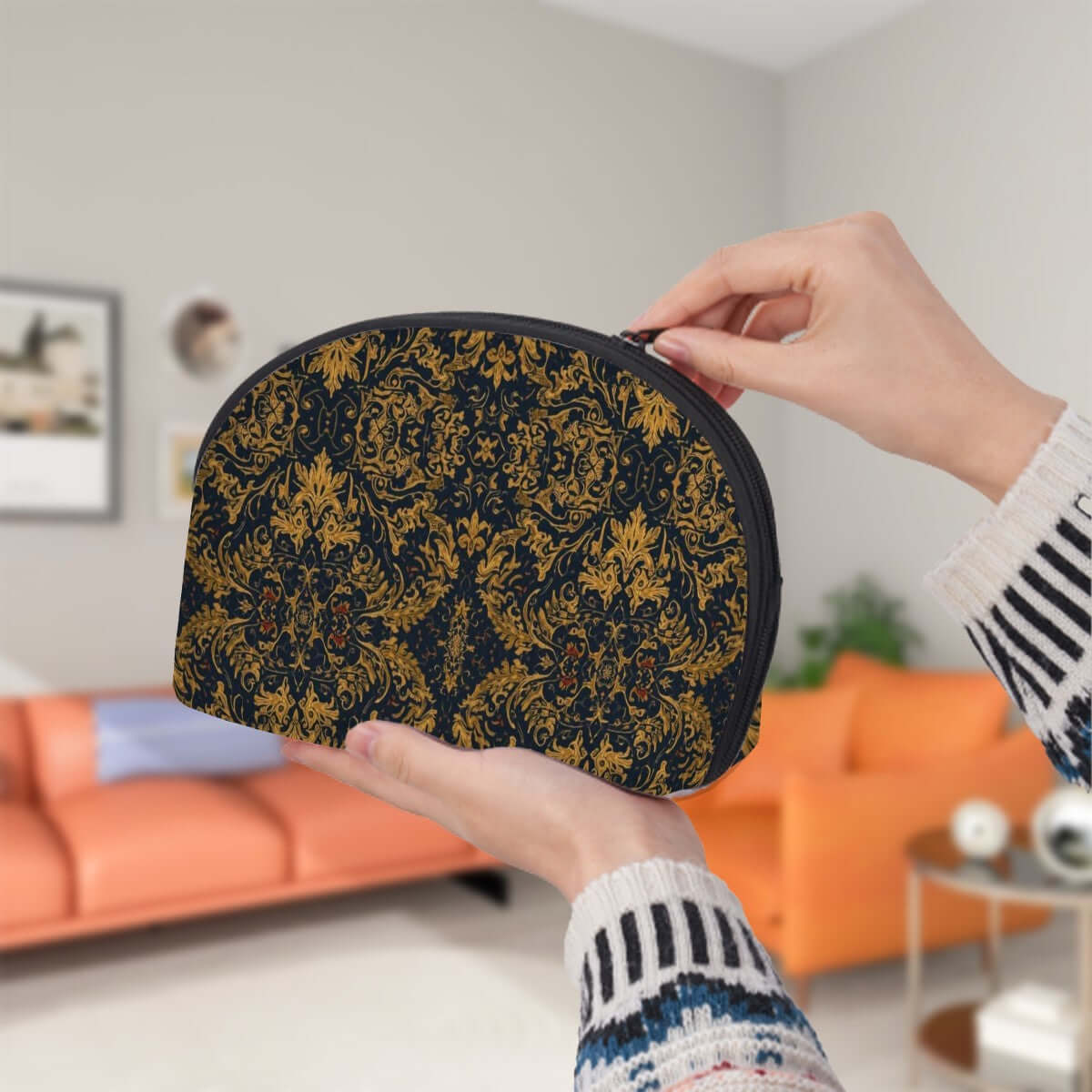 Person holding a stylish storage bag from the Storage Bags Set of 2, showcasing intricate design and large size. Details for PU-Tragetasche für Damen ansehen.