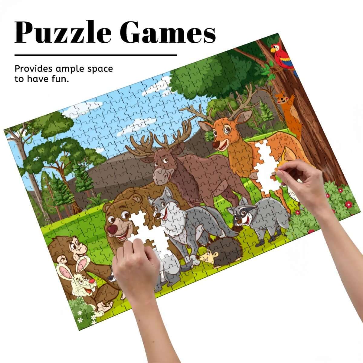 500-teiliges Holzpuzzle (horizontal) mit Tieren, Hände setzen Puzzlestücke zusammen in einer naturnahen Szene.