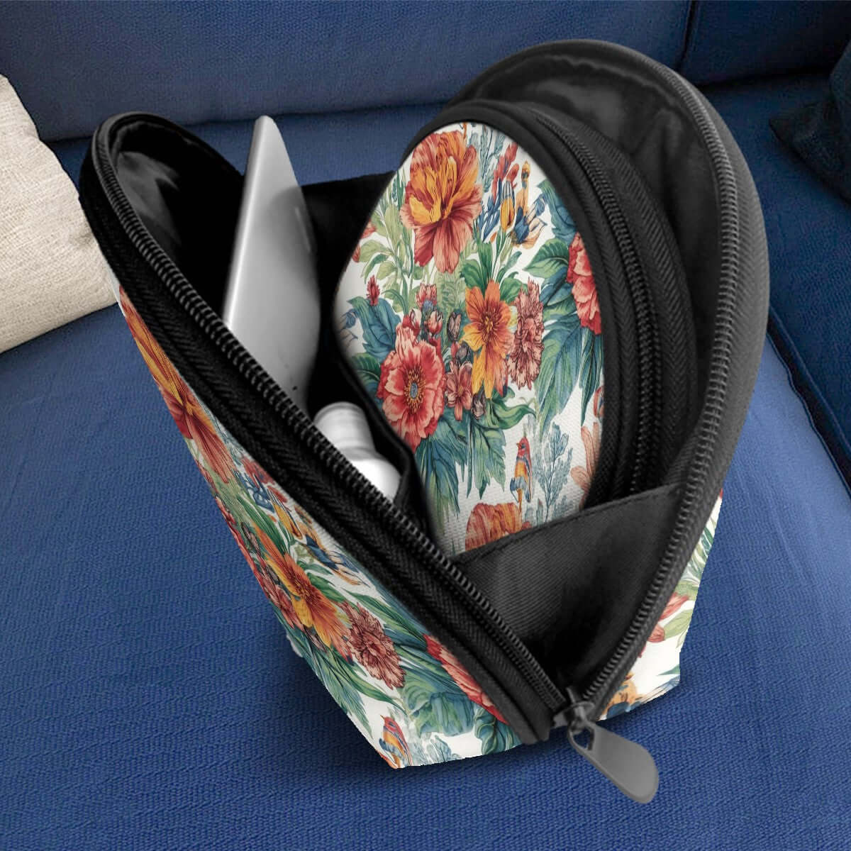 Aufbewahrungsbeutel-Set (2 Stück) aus Polyester mit blumigem Design, geöffneter Reißverschluss und Produkte innen sichtbar, große Kapazität