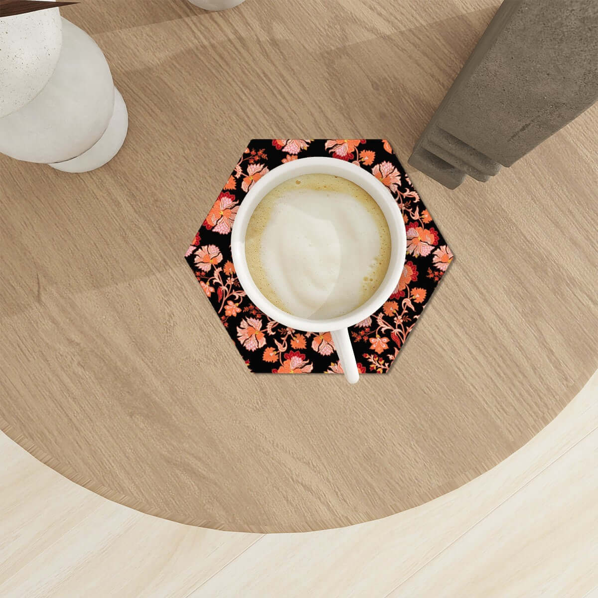 Sechseckige Keramikuntersetzer, 6er-Set mit floralem Design und Kaffeetasse, umweltfreundlich, exzellente Wasseraufnahme, Korkboden.