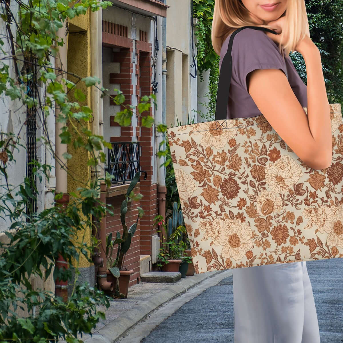 Frau trägt große Schultertasche aus 100% Polyester mit floralem Muster, in einer urbanen Umgebung. Produktgröße: 19,7"x15,7"x5,9".