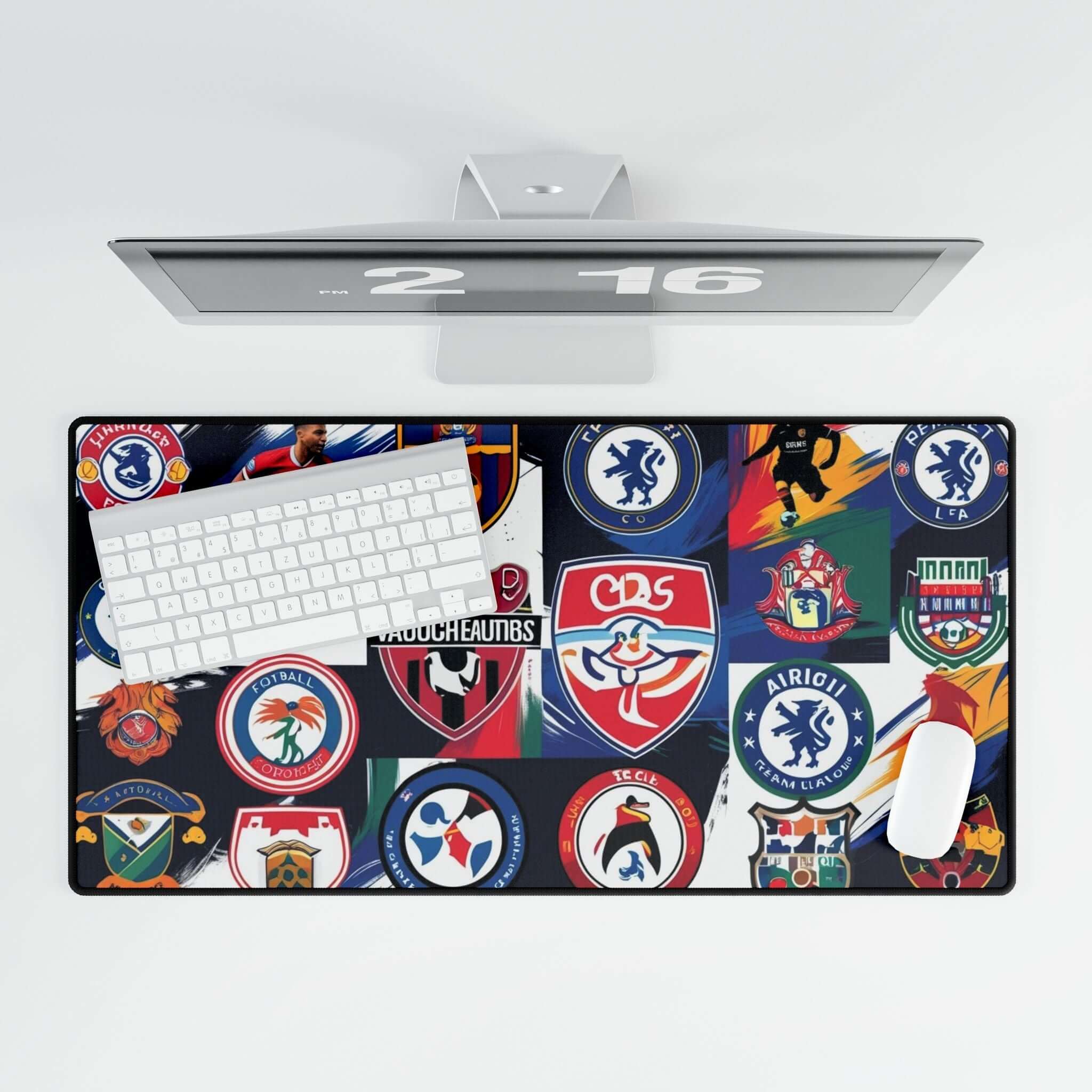 Sportliche Schreibtischunterlagen für den Arbeitsplatz mit lebendigen Fußball-Logos, ideal zur Steigerung der Produktivität und Kreativität.