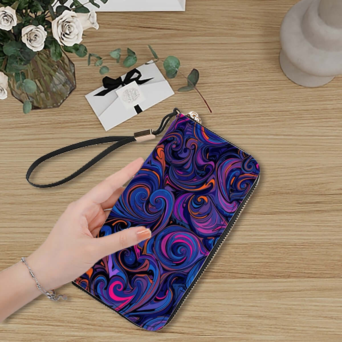 Stylish Clutch Wallet for Women in vibrant colorful design with wrist strap, ideal as a Clutch-Geldbörse für Damen. Perfect for cards and phone.