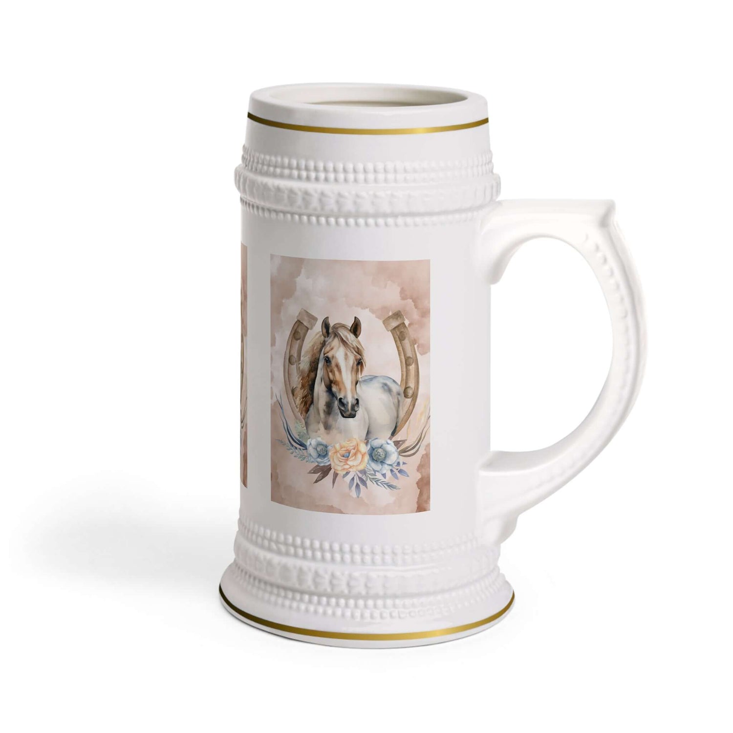 Bierkrug aus Keramik mit Pferde- und Hufeisenmotiv – Aquarell-Reitmotiv Ein Bierkrug, der nicht nur praktisch ist, sondern auch mit einem eleganten und künstlerischen Motiv begeistert. Das Aquarell-Design mit Pferd und Hufeisen macht ihn zu einem besonder
