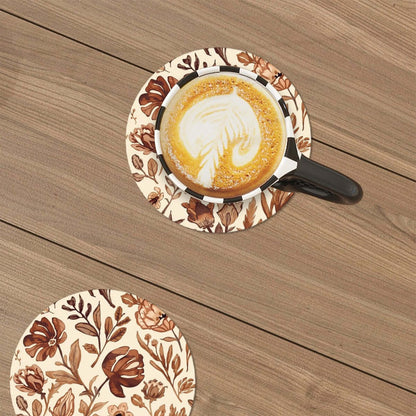 Runde Keramikuntersetzer, 6er-Set mit floralem Design und Kaffeetasse auf Holzuntergrund.