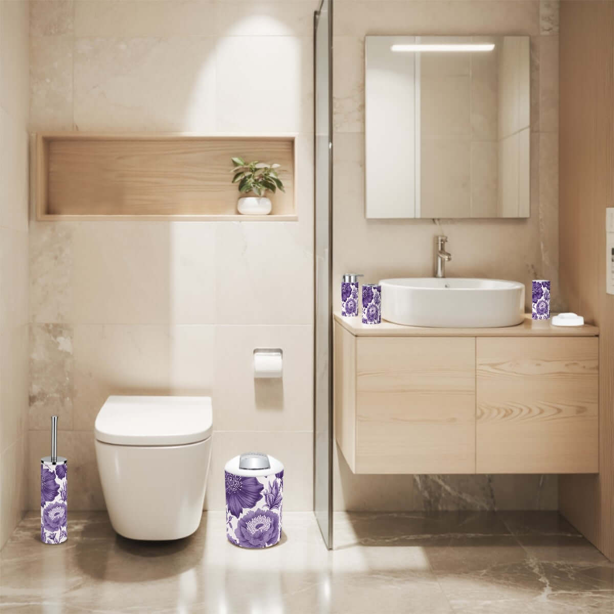 Badezimmer-Accessoires-Set, 5-teilig in modernem Bad mit lila Blumenmuster-Design, inklusive Zahnputzbecher und Halter.