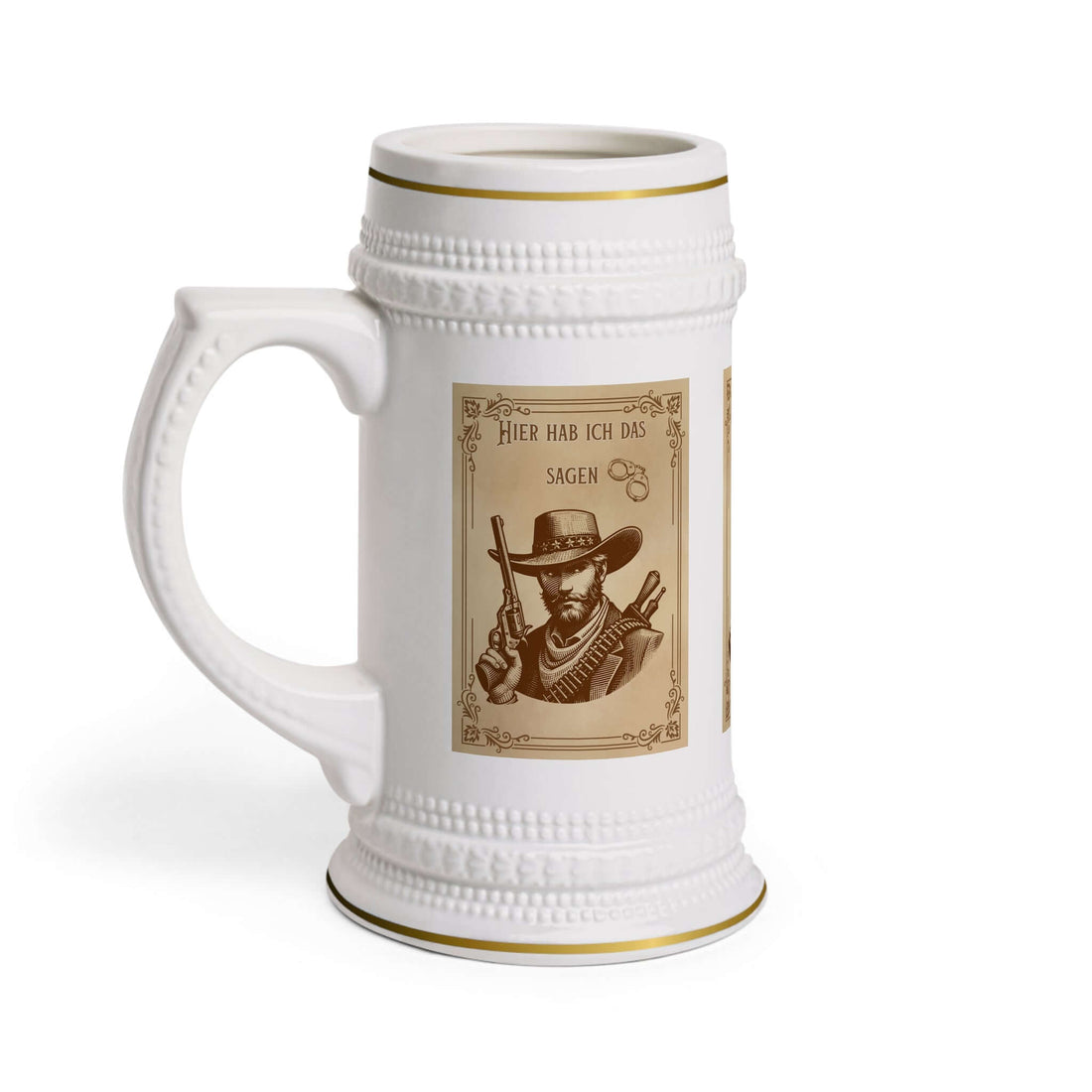 Bierkrug – „Hier hab ich das sagen“ Ein Bierkrug, der nicht nur praktisch ist, sondern auch eine klare Botschaft vermittelt. Mit dem Spruch „Hier hab ich das sagen“ wird er zum humorvollen Accessoire und idealen Geschenk für selbstbewusste Bierliebhaber. 