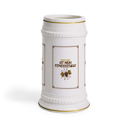 Bierkrug – „Mein Fitnessstudio“ Manche gehen ins Fitnessstudio, andere heben lieber den Krug. Dieser Bierkrug bringt den Spaß auf den Punkt:  Humorvoller Spruch: „Mein Fitnessstudio – hier trainiere ich mit jedem Schluck!“  Robust &amp; alltagstauglich: Solid