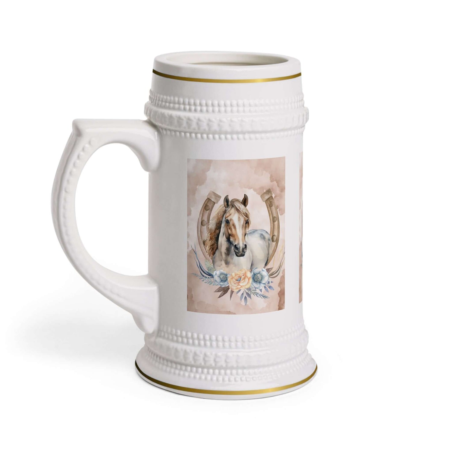 Bierkrug aus Keramik mit Pferde- und Hufeisenmotiv – Aquarell-Reitmotiv Ein Bierkrug, der nicht nur praktisch ist, sondern auch mit einem eleganten und künstlerischen Motiv begeistert. Das Aquarell-Design mit Pferd und Hufeisen macht ihn zu einem besonder