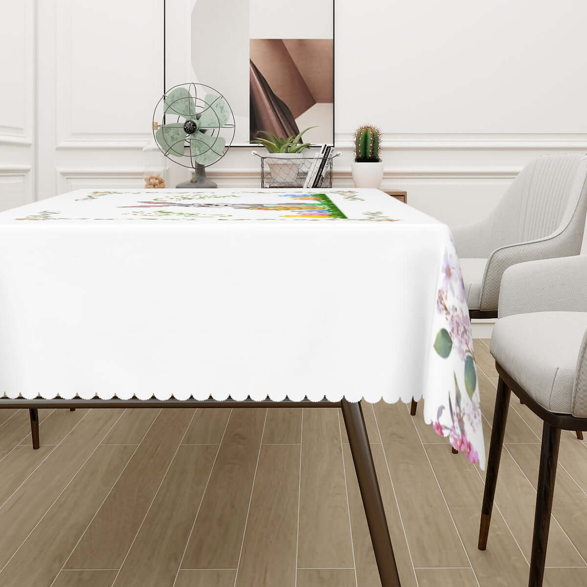 Rechteckige Tischdecke mit Wellenrand Ostermotiv auf einem Tisch, aus 100% Polyester, 72"x54", ideal für Schutz und Dekoration.