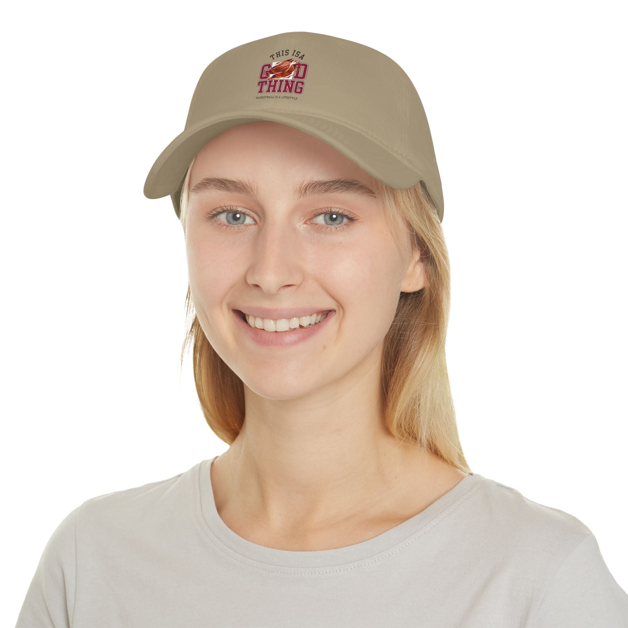 Low Profile Baseball Cap n der Farbe Khaki mit ein Design auf dem Kopf