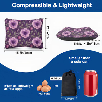 Aufblasbares Campingkissen in Lila mit Blumenmuster, leicht und kompakt, kleiner als eine Coladose, ideal für Reisen.