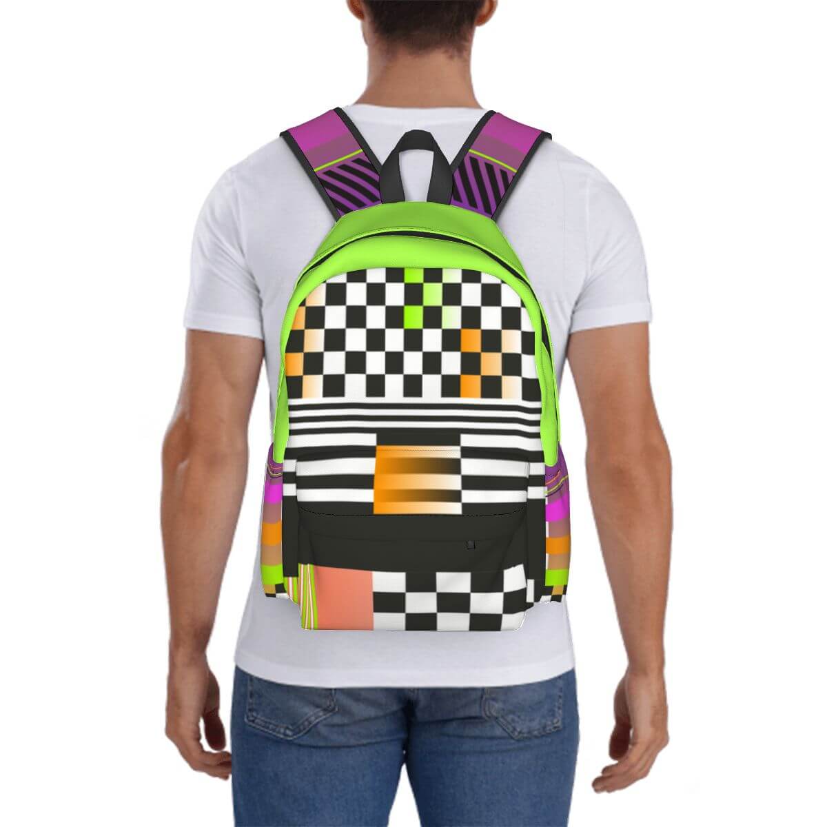 Rückansicht eines Mannes mit einem geräumigen Oxford-Rucksack, Sublimationsdruckmuster, 11x6,3x16,9" Größe, aus Oxford-Stoff.