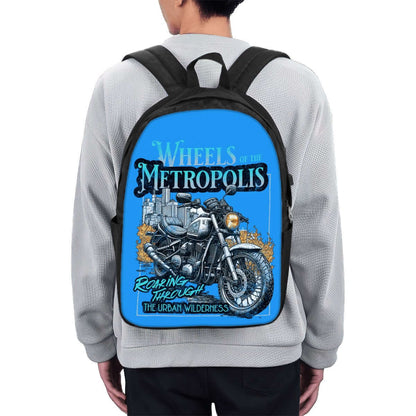 Oxford Reise-Laptop-Rucksack mit USB-Anschluss mit Motorraddesign auf der Rückseite, getragen von einer Person zur urbanen Nutzung