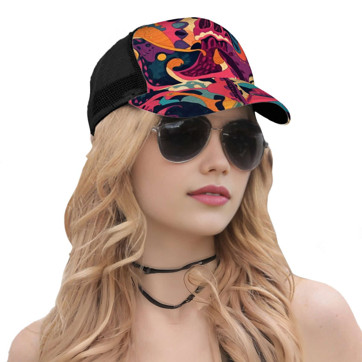 Model wearing Baseballkappe aus Mesh (vollständiges Muster) with colorful design, showcasing breathable and stylish features.