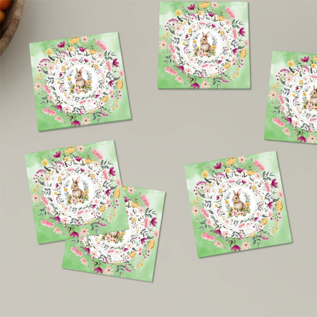 Quadratische Keramikuntersetzer, 6 Stück mit floralem Design auf grünem Hintergrund, umweltfreundliches Material, 4x4 Zoll.