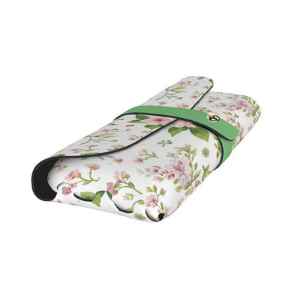 Brillenetui aus PU-Leder mit floralem Muster und grünem Verschluss, perfekt für den Schutz von Brillen.