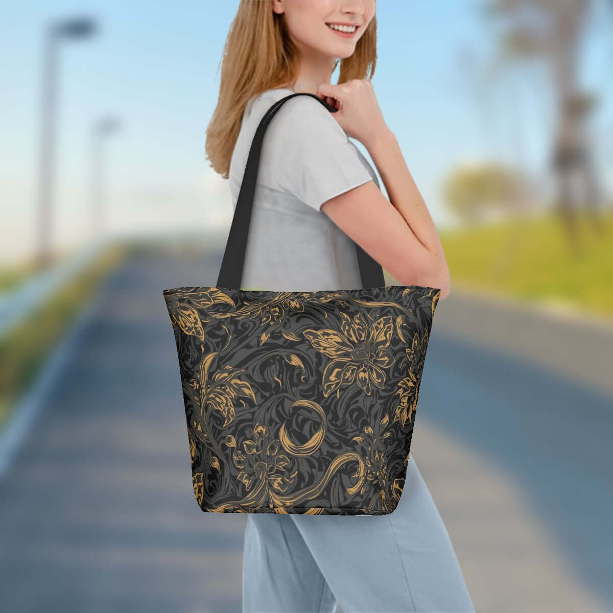 Frau mit stilvoller Schultertasche zum Einkaufen für Damen aus Polyester, Größe 11"x7"x13" in elegantem Design auf einer Straße.