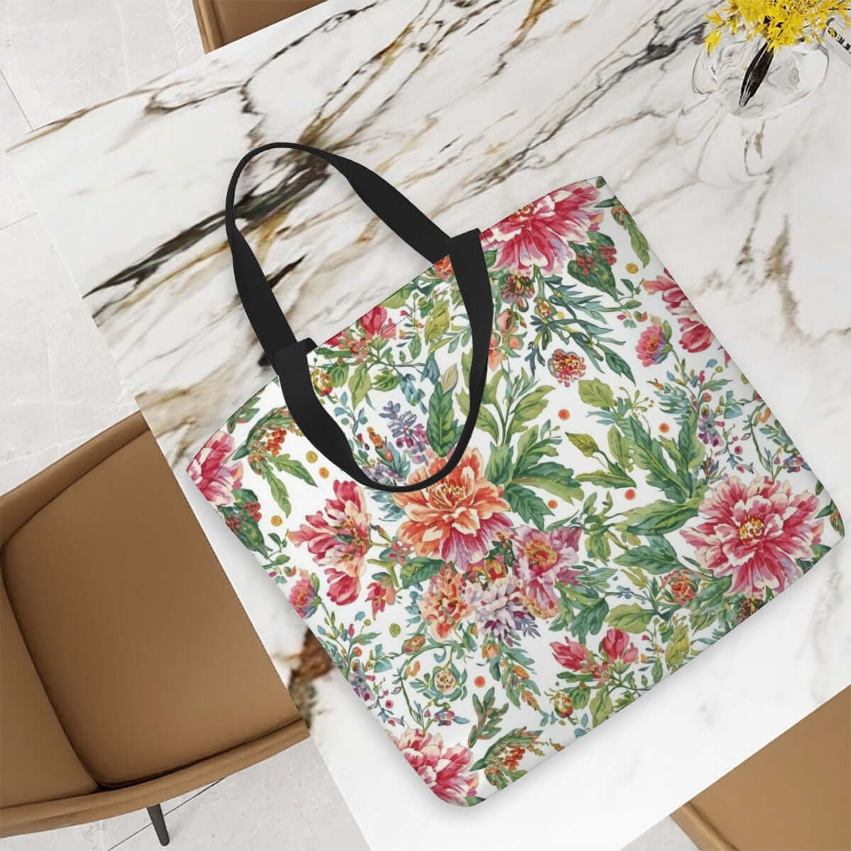 Große Tragetasche mit floralem Design auf einem Tisch, 100 % Polyester, 50x40x15 cm, einseitiger Sublimationsdruck