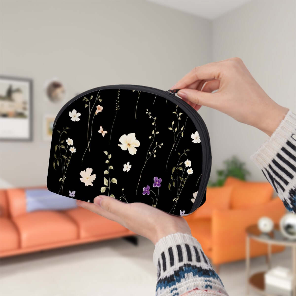 Aufbewahrungsbeutel-Set mit floralem Design, große Tasche aus Polyester, in Wohnzimmer präsentiert. Details für Aufbewahrungsbeutel-Set ansehen.