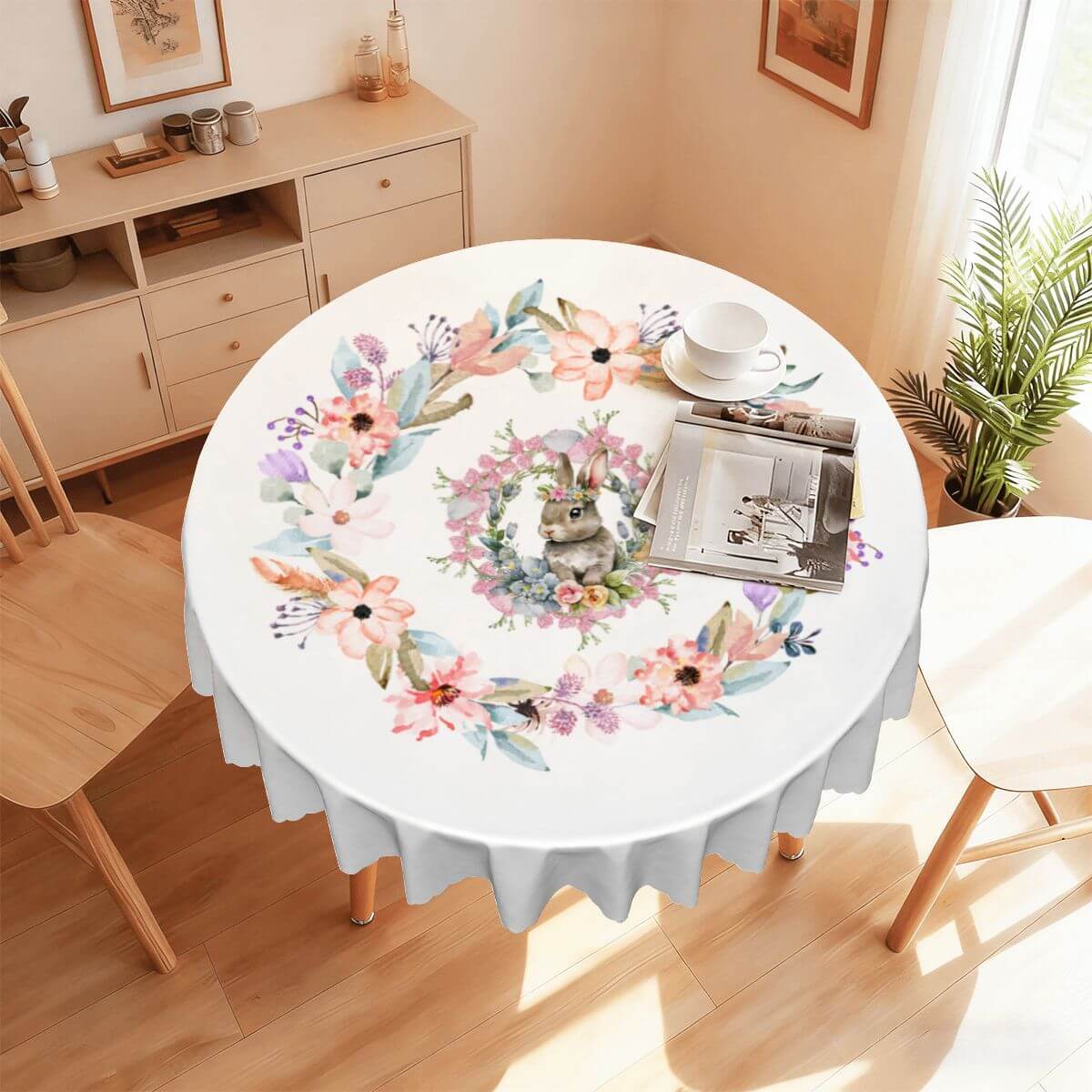 Runde Tischdecke mit gewelltem Rand, 60 Zoll Ostermotiv auf Holztisch, dekorativer Blumendruck, geeignet für Esstischdekoration.