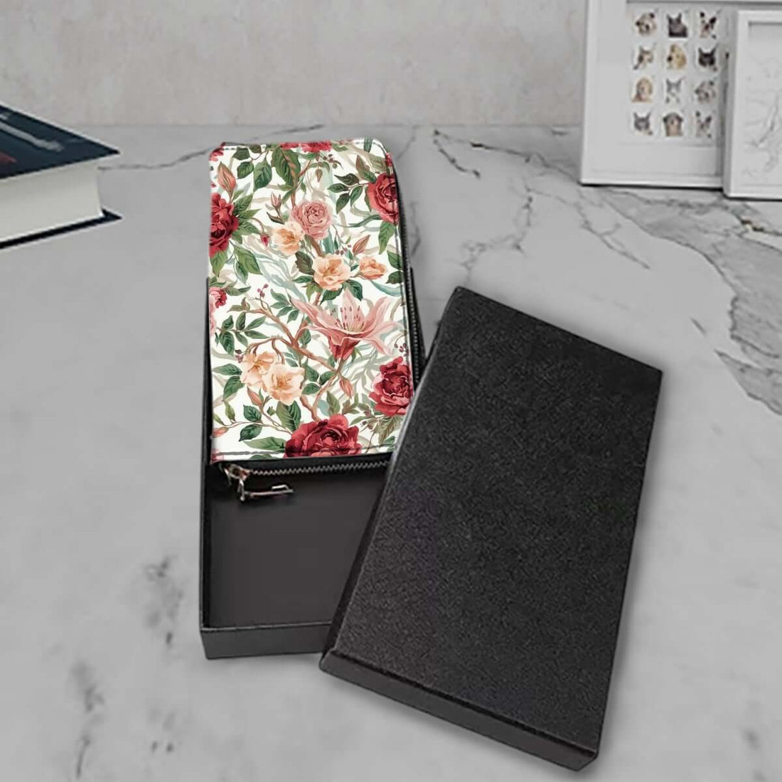 Clutch-Geldbörse für Damen mit floralem Design, PU-Material, doppelseitiger UV-Druck, in eleganter Verpackung auf Marmorhintergrund