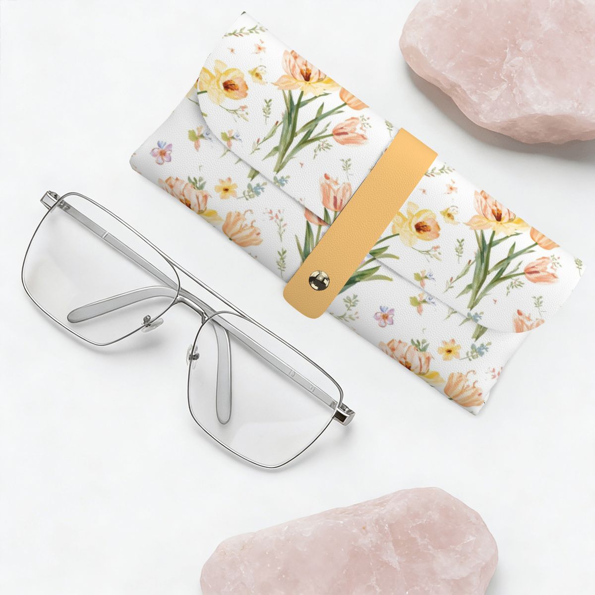 Brillenetui aus PU-Leder mit floralem Design und Metallbrille, Brillenetui PU-Leder für saubere und kratzfreie Brillenaufbewahrung.