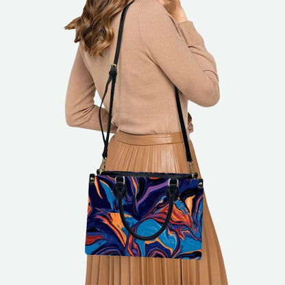Woman carrying PU Tote Bag for Women with abstract pattern design, highlighting the stylish accessory. Details für PU-Tragetasche für Damen ansehen.