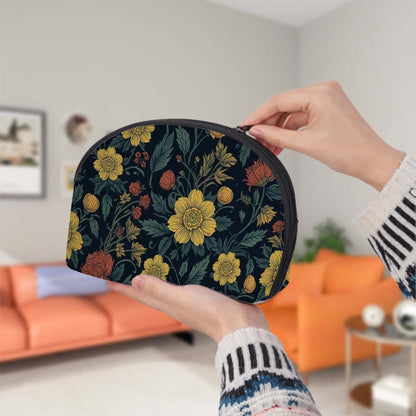 Person holding a floral patterned large Storage Bags Set of 2 in a modern living room. Details für Storage Bags Set of 2 ansehen.