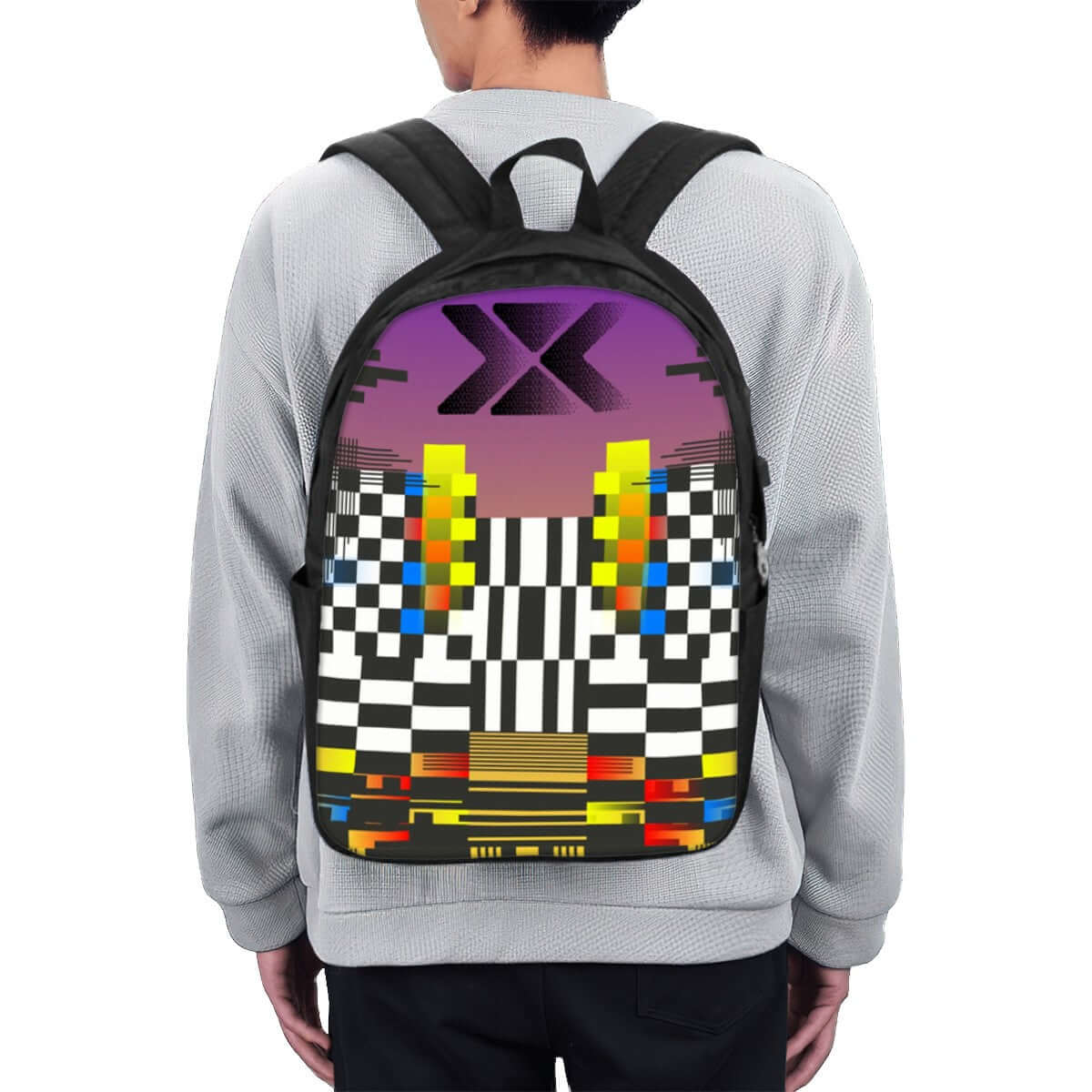 Person trägt Oxford Reise-Laptop-Rucksack mit USB-Anschluss mit geometrischem Muster auf dem Rücken