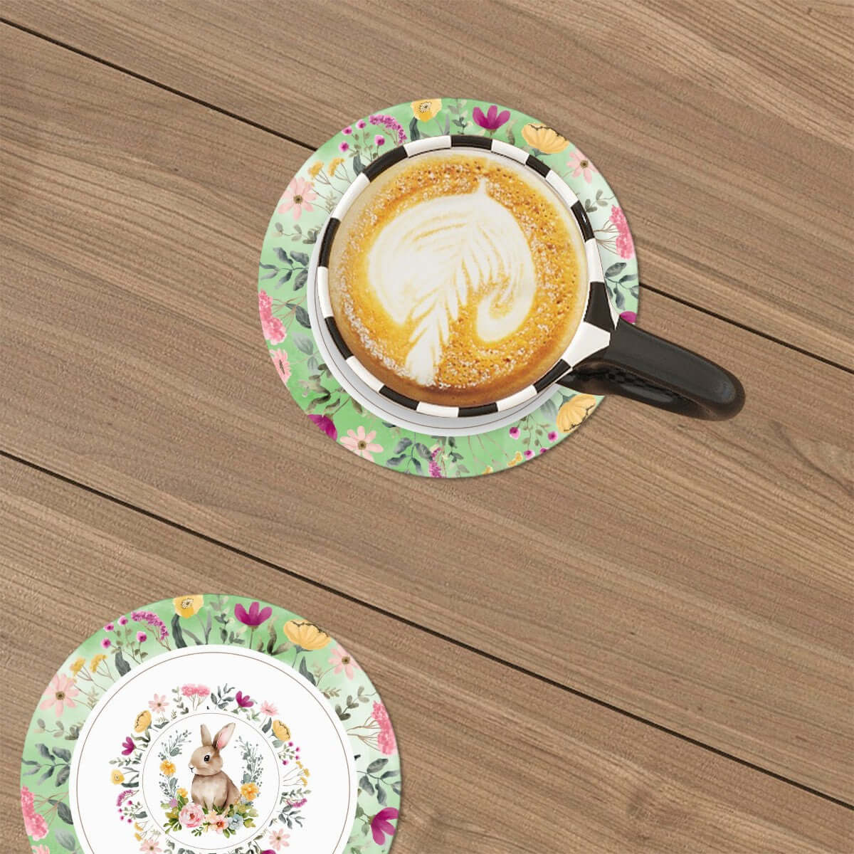 Runde Keramikuntersetzer, 6er-Set mit floralem Design und Kaffee-Tasse auf Holztisch, ideal für Küche und Esszimmer, ausgezeichnete Wasseraufnahme.