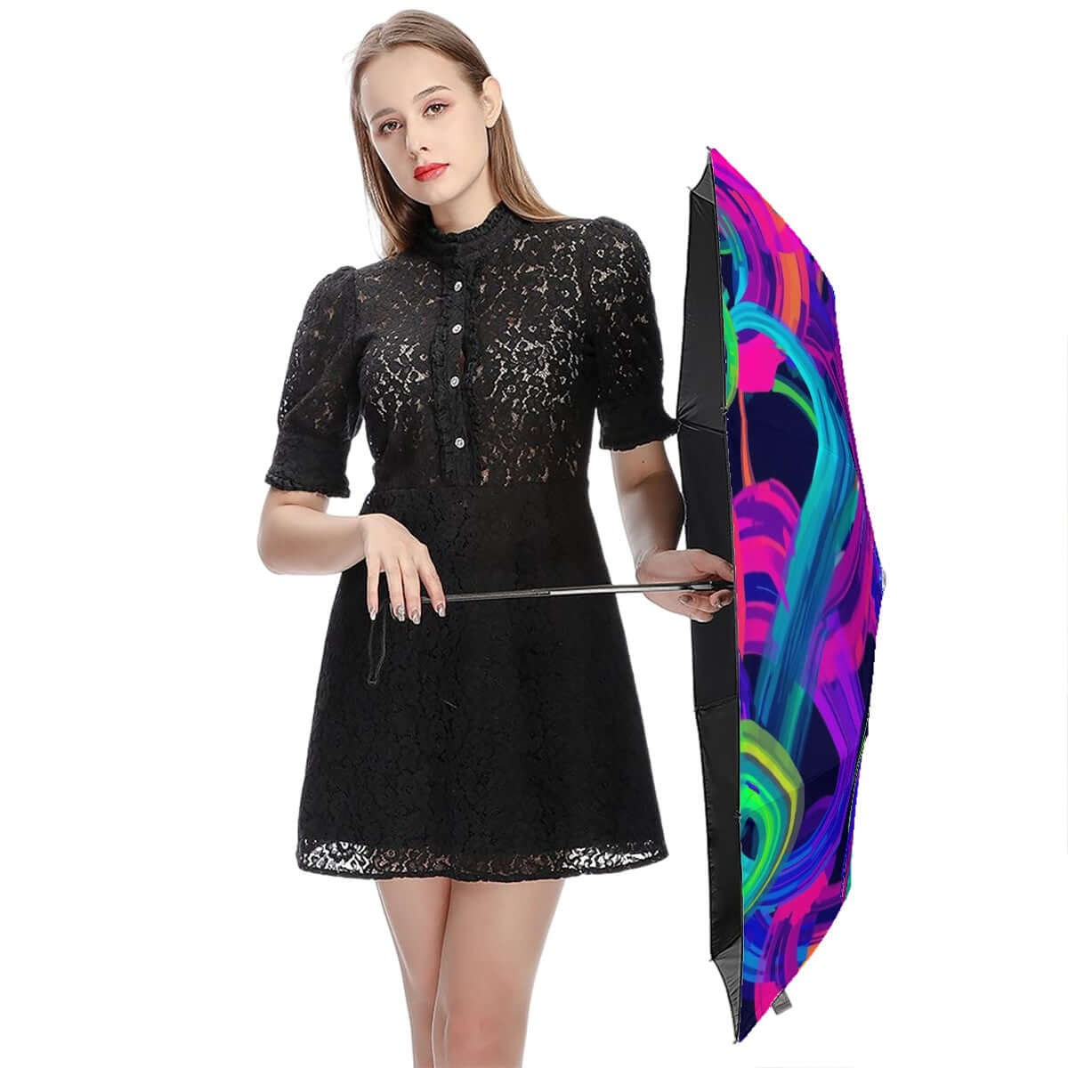 Frau mit UV-Schutz-Regenschirm mit farbigem Design, idealer Schutz vor ultravioletten Strahlen.