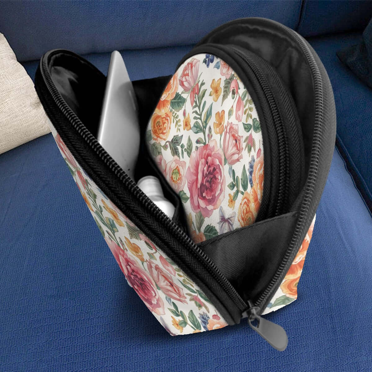 Aufbewahrungsbeutel-Set (2 Stück) aus Polyester mit Blumenmuster, offene Ansicht auf einem blauen Sofa, Tasche mit großer Kapazität