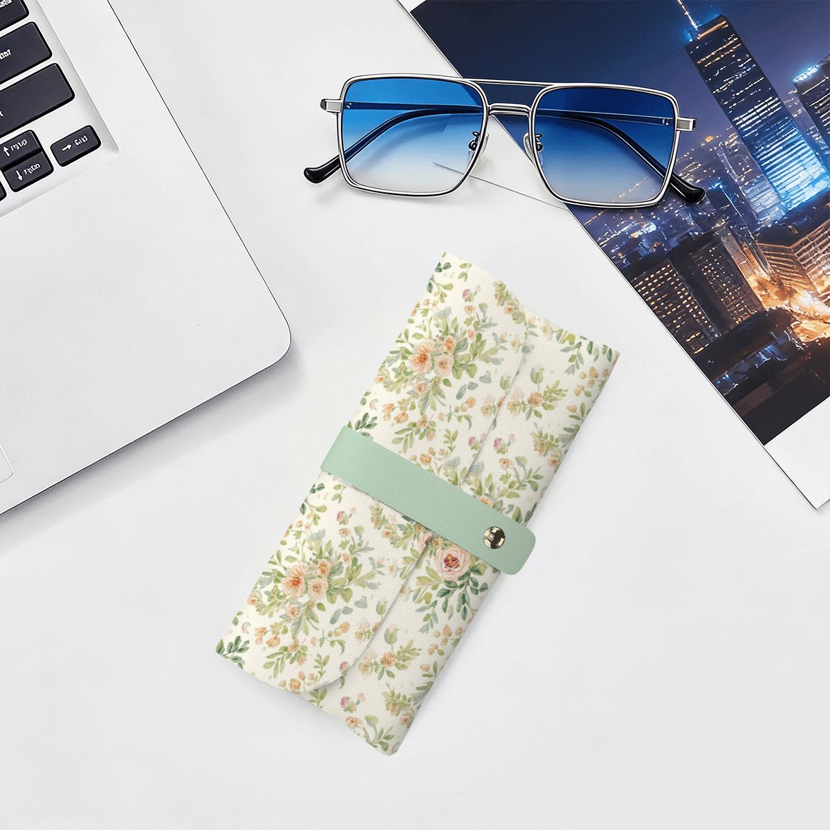 Floral Brillenetui aus PU-Leder with laptop and glasses