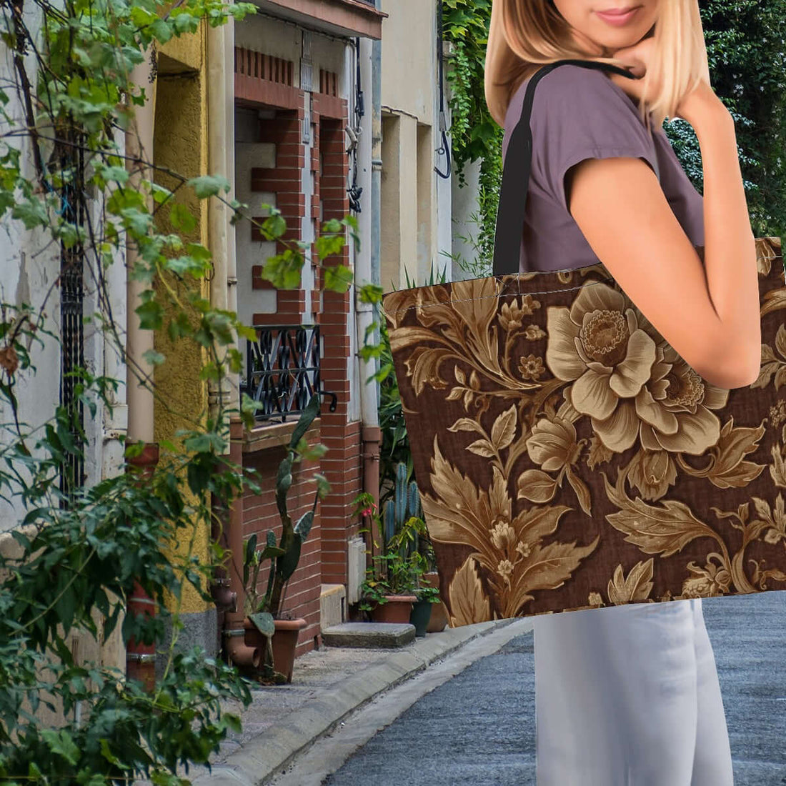 Große Schultertasche für Damen mit floralem Design auf einer Frau in einer städtischen Umgebung. Aus wasserabweisendem Polyester.