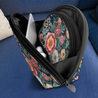 Blumiges Aufbewahrungsbeutel-Set (2 Stück) mit Sublimationsdruck und Reißverschluss auf einem Sofa, zwei Größen zur Auswahl.