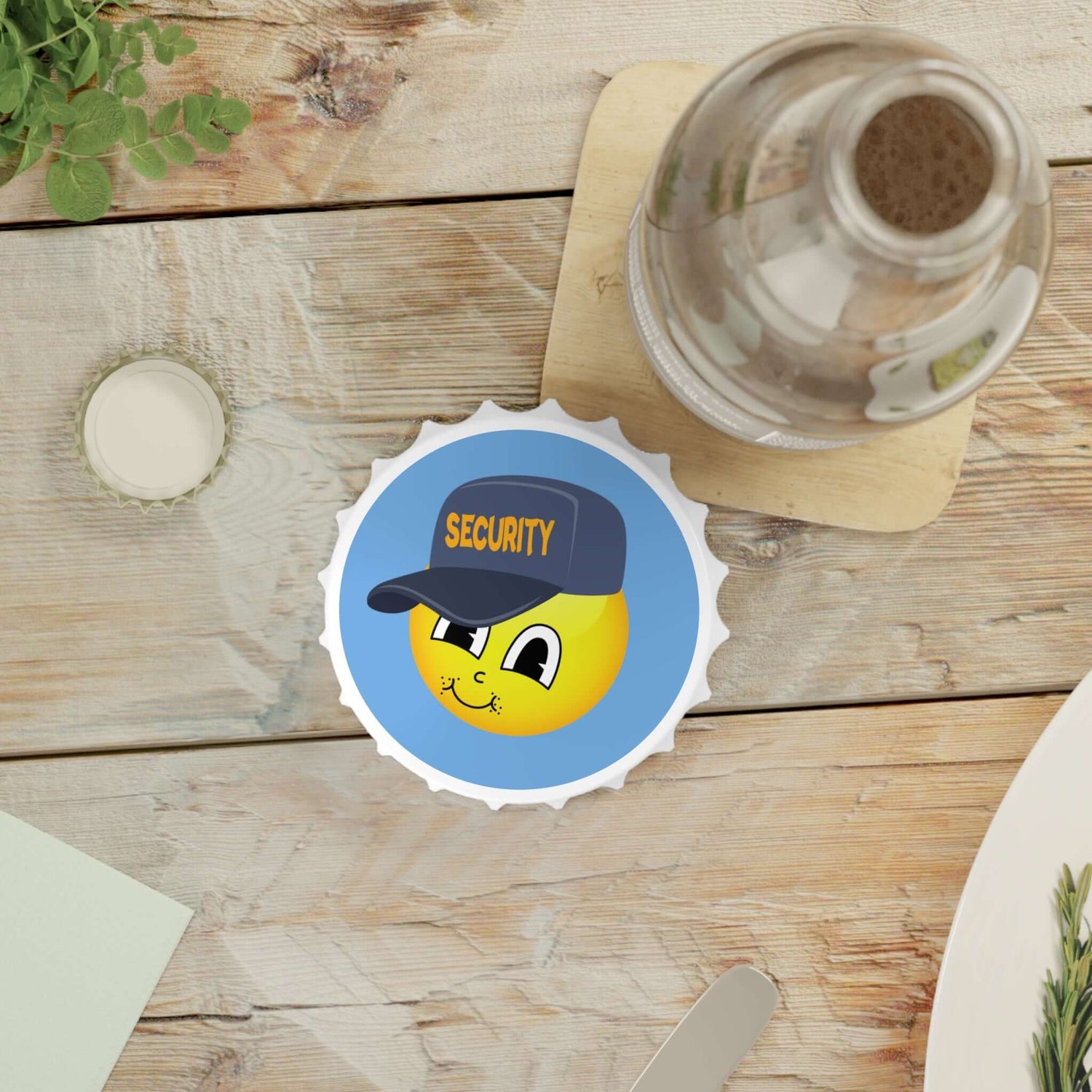 Flaschenöffner mit Sicherheits-Smiley Ein Flaschenöffner, der Funktionalität mit einem witzigen Design verbindet. Der Sicherheits-Smiley sorgt für gute Laune und macht ihn zu einem originellen Begleiter im Alltag.  Design: Auffälliger Sicherheits-Smiley –