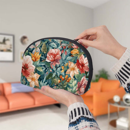 Farbiger Blumen-Polyester-Aufbewahrungsbeutel aus dem Aufbewahrungsbeutel-Set (2 Stück) mit Reißverschluss in moderner Zimmerdekoration.