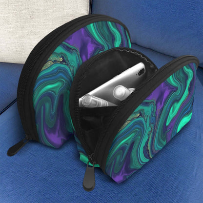 Zwei stilvolle Polyester Aufbewahrungsbeutel-Set in verschiedenen Größen, mit Reißverschluss und farbigem Design, ideal für unterwegs.