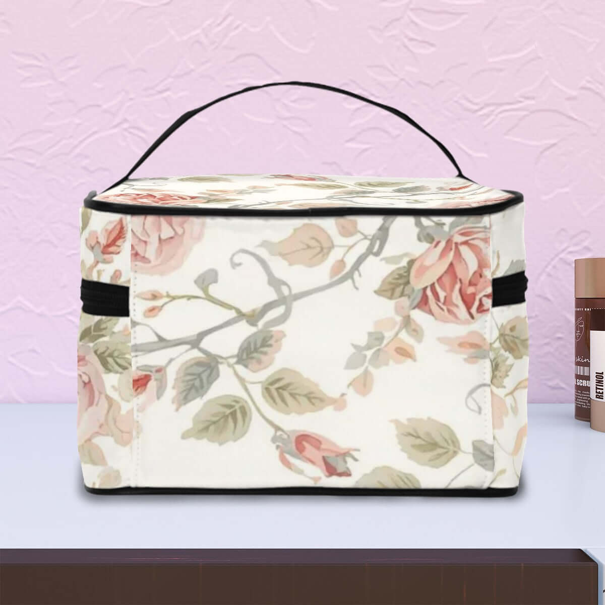 Tragbare Reise-Kosmetiktasche aus Polyester mit Blumenmuster, großes Fassungsvermögen, ideal für unterwegs, elegante Aufbewahrungslösung.