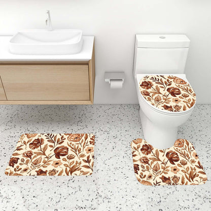 Badezimmerteppich-Set mit Duschvorhang, 4-teilig, im Bad mit floralen Mustern auf einem weißen Hintergrund, inklusive WC-Abdeckung und Vorlegern.