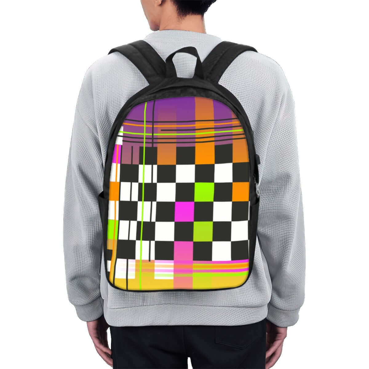 Bunte Quadrate auf dem Oxford Reise-Laptop-Rucksack mit USB-Anschluss, getragen von einer Person. Ergonomisches Design, ideal für Reisen.