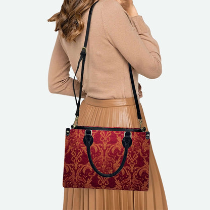 Red patterned PU-Tragetasche für Damen with black handles, showcased by model wearing beige outfit, highlighting stylish design.