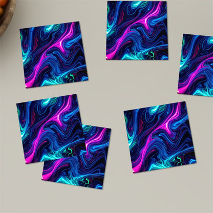 Sechs quadratische Keramikuntersetzer mit buntem Design, die auf einem Tisch liegen, ideal für stilvolle Tischdekorationen.