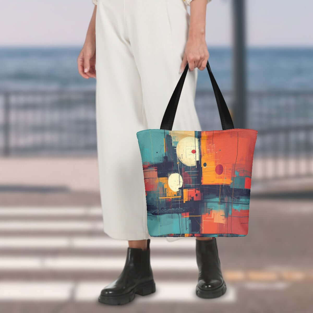 Frau mit bunter Schultertasche zum Einkaufen, Strandhintergrund